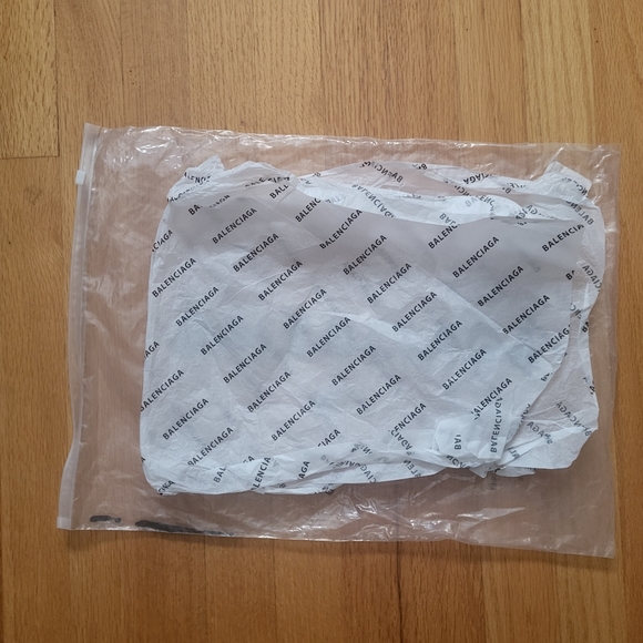 NWT Unisex Balenciaga Blue Campaign Shirt - Picture 7 of 7